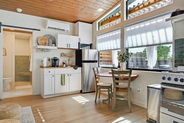 Fridge, oven, stovetop