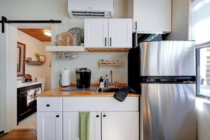 Fridge, oven, stovetop