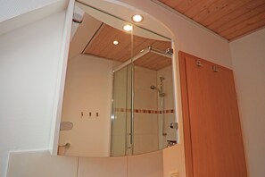 House | Bathroom - Familienfreundliches Ferienhaus mit Kamin in Babke (Mirow)