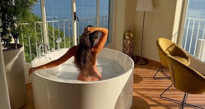 Royal Suite sea view with tub and free parking
