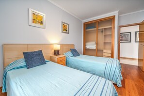 2 habitaciones, tabla de planchar con plancha, wifi y ropa de cama