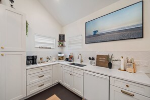 Private kitchen - Barista’s Loft- 2BR/1BR + loft near beaches, Pinecraft-Amish/Mennonite community (Sarasota)