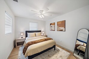 2 habitaciones, tabla de planchar con plancha, wifi y ropa de cama