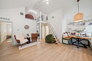 Interior - Barista’s Loft- 2BR/1BR + loft near beaches, Pinecraft-Amish/Mennonite community (Sarasota)