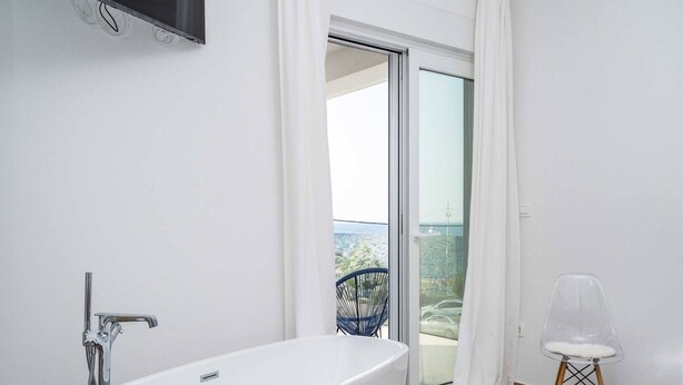 House | Bathroom | Hair dryer - Seaside Villa With Swimming Pool in Barotul (Pasman)