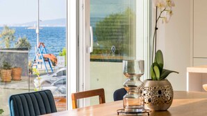 House | Interior detail - Seaside Villa With Swimming Pool in Barotul (Pasman)