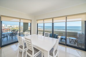 Dining - Apartment 'Wave House' with Sea View, Wi-Fi and Air Conditioning (Portimão)