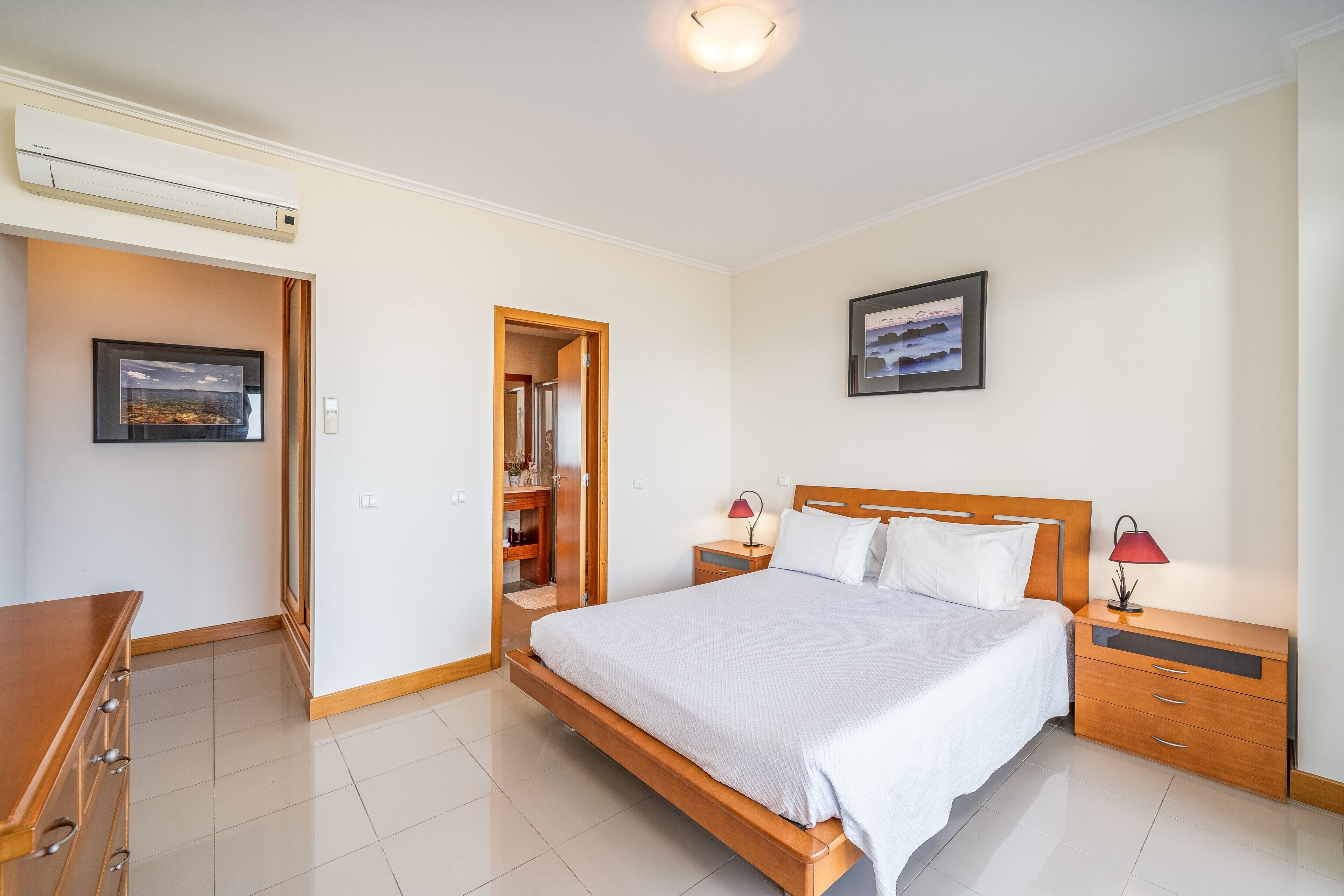 2 slaapkamers, een strijkplank/strijkijzer, wifi, beddengoed