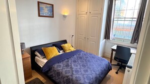 Shared Dormitory, 1 Bedroom | 1 bedroom - Room-cozy Southsea Apartment - Minutes f (Portsmouth)