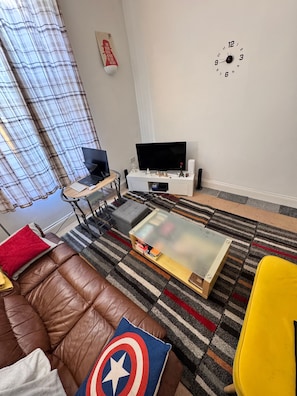Living room - Room-cozy Southsea Apartment - Minutes f (Portsmouth)
