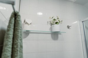 Soap, shampoo, toilet paper - Douro Garden 2 (Vila Nova de Gaia)