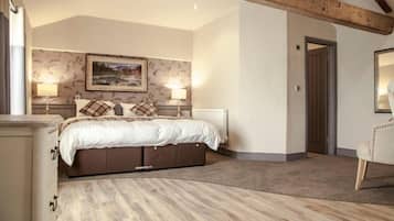 Habitación doble superior, vista al patio | Espacio para trabajar con laptop y wifi gratis