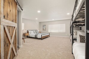 4 makuuhuonetta, silitysrauta/-lauta, ilmainen Wi-Fi, vuodevaatteet