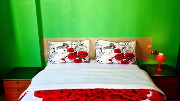 1 habitación, acceso a internet y ropa de cama