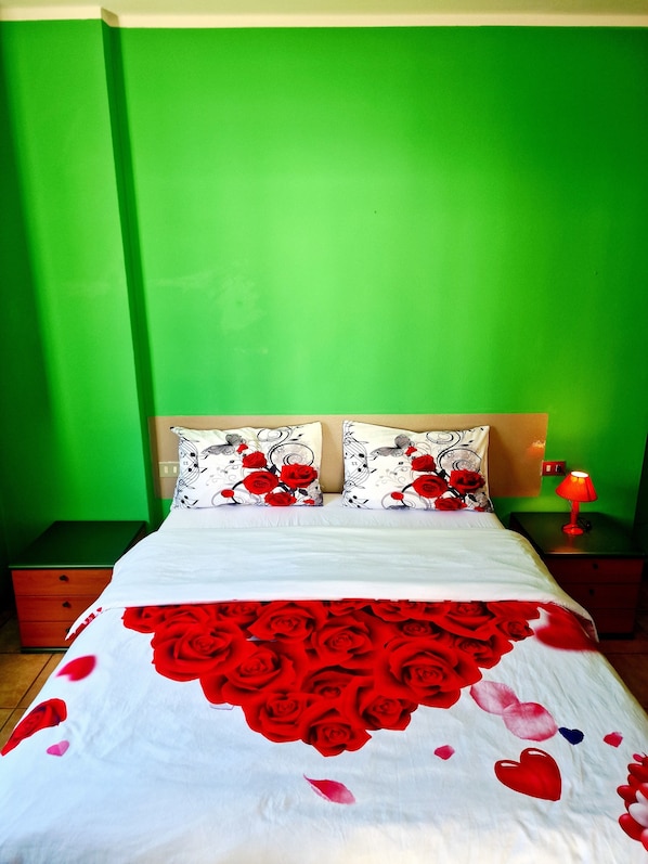 1 habitación, acceso a internet y ropa de cama