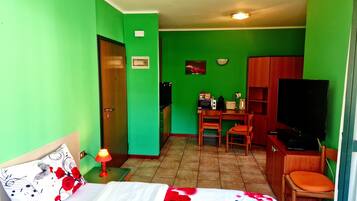 1 habitación, acceso a internet y ropa de cama