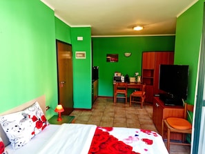 1 habitación, acceso a internet y ropa de cama