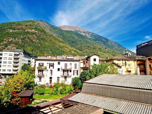 BERNINA STATION CENTRE APT 4 - 30 SECONDS WALK FROM TIRANO TRAINS STATION