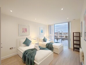 2 bedrooms, WiFi - Luxury Two-Bedroom Apartment with River Views (London)