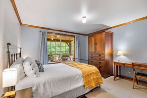 Desk, iron/ironing board, travel cot, WiFi