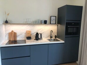Apartment | Private kitchen - Beautiful Lodge in the Center of Zoutelande (Zoutelande)