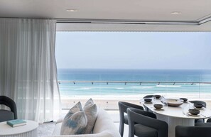 Outdoor dining - Monet by Khove (Kirra)
