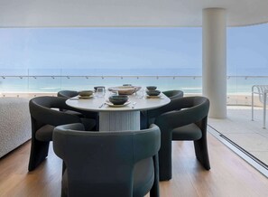 Outdoor dining - Monet by Khove (Kirra)