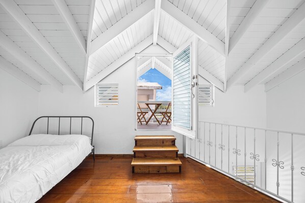 1 bedroom, travel cot, free WiFi, bed sheets