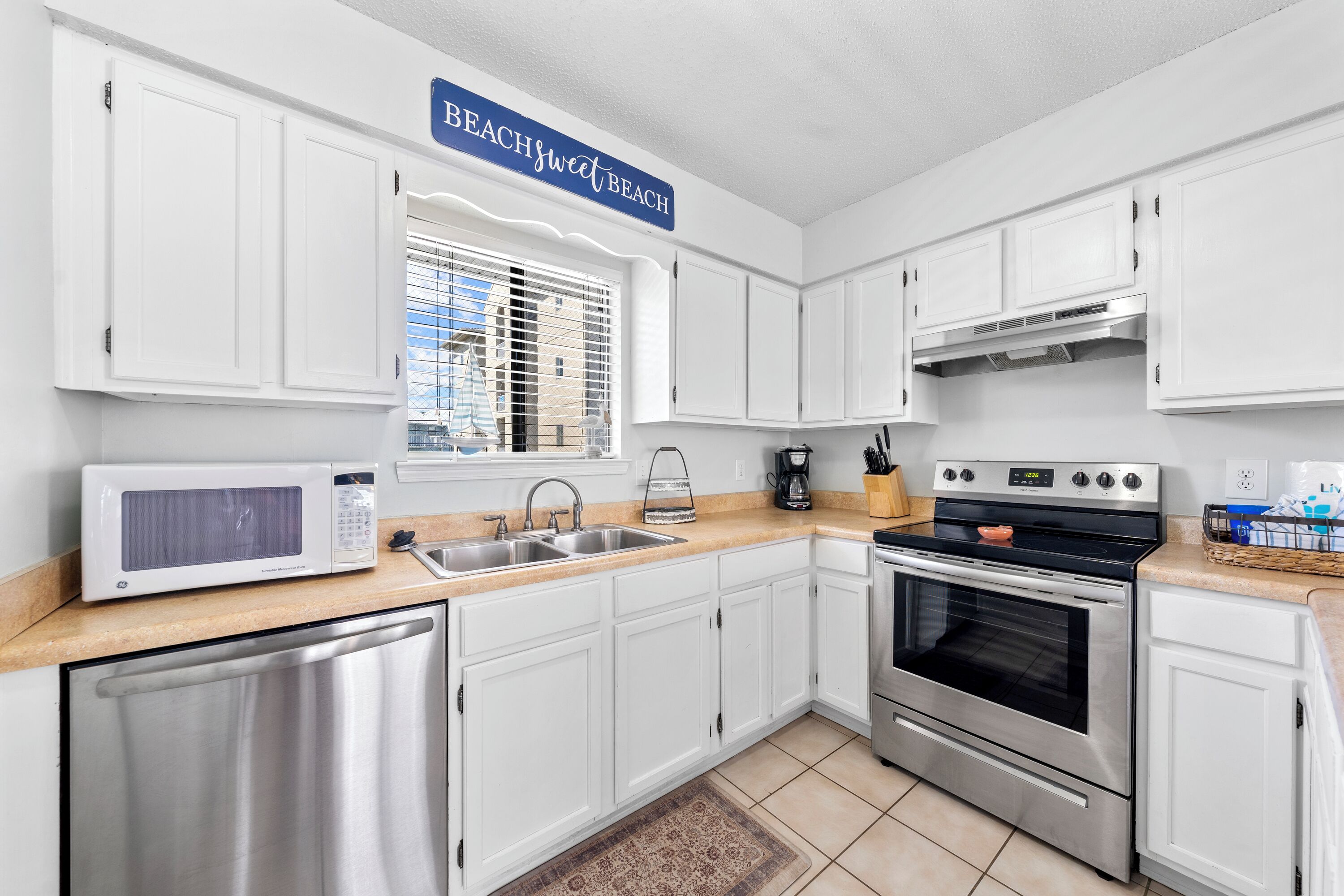 Bloc d'apartaments destacat, 2 dormitoris, balcó | Cuina privada | Frigorífic, microones, forn i placa de cuina 