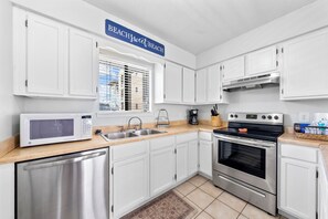 Signature Condo, 2 Bedrooms, Balcony | Private kitchen | Fridge, microwave, oven, stovetop - Wolf Bay Villas 209 (Orange Beach)