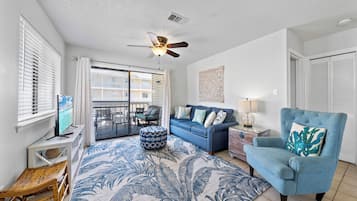 特色公寓客房, 2 間臥室, 露台 | 客廳 | 50 吋智能電視連有線電視頻道