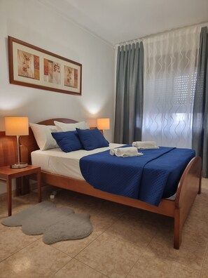 2 bedrooms, iron/ironing board, WiFi, bed sheets