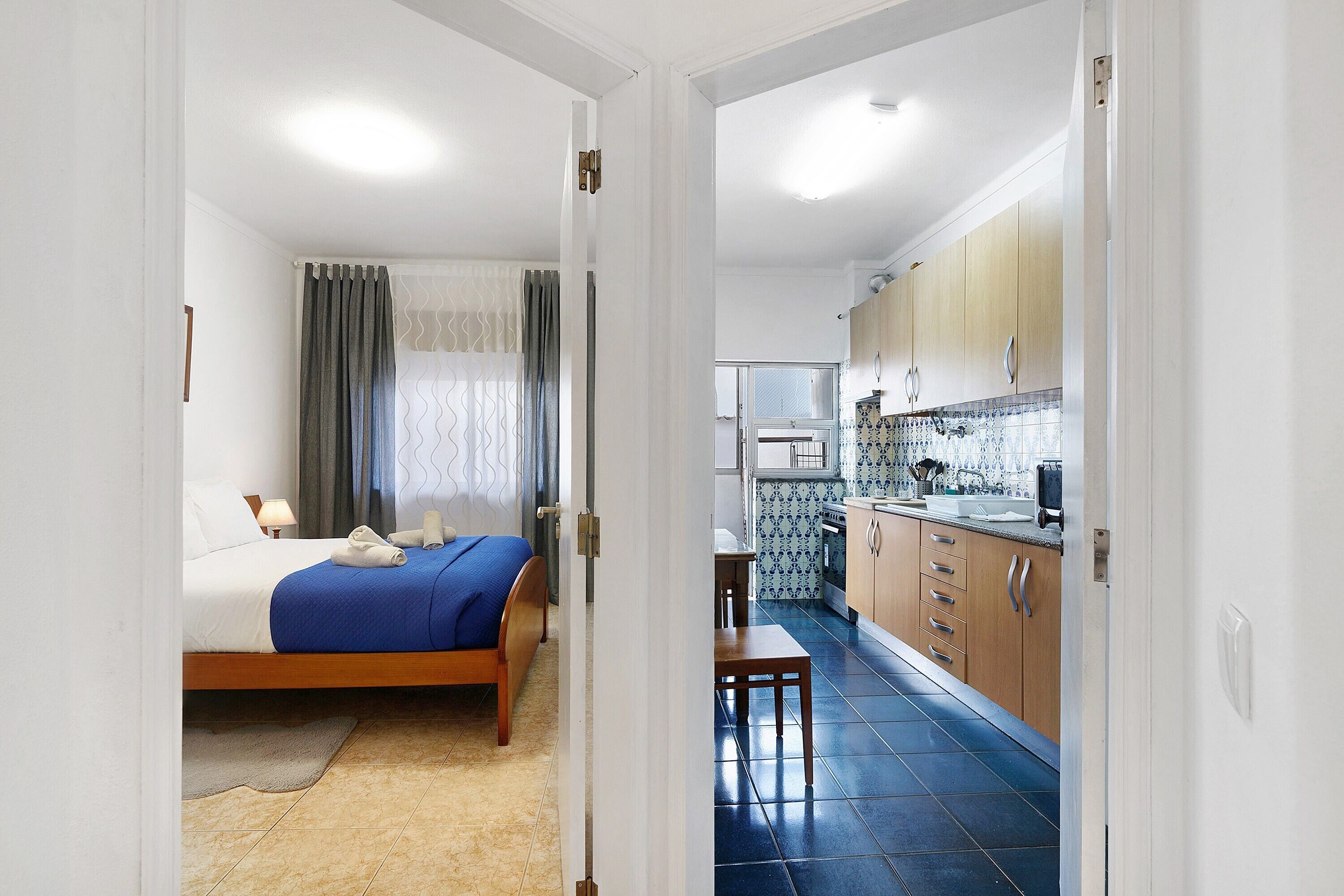 2 chambres, fer et planche à repasser, Wi-Fi, draps fournis