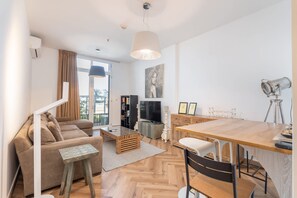 House - Stayshort - Urban Calm With Terrace in the Heart of JVC (Dubai)
