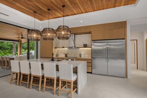 Fridge, microwave, oven, coffee/tea maker - New luxury home located on the beachside of Las Golondrinas in Hacienda Pinilla. Enjoy daily housekeeping, full concierge service, and a private 20-meter Olympic-style pool — all just steps from the beach. (Tamarindo)