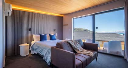 Tekapo Haven with Deck and Stargazing Sky