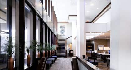 Southbank St. Johns River Stay + Dining & Pool