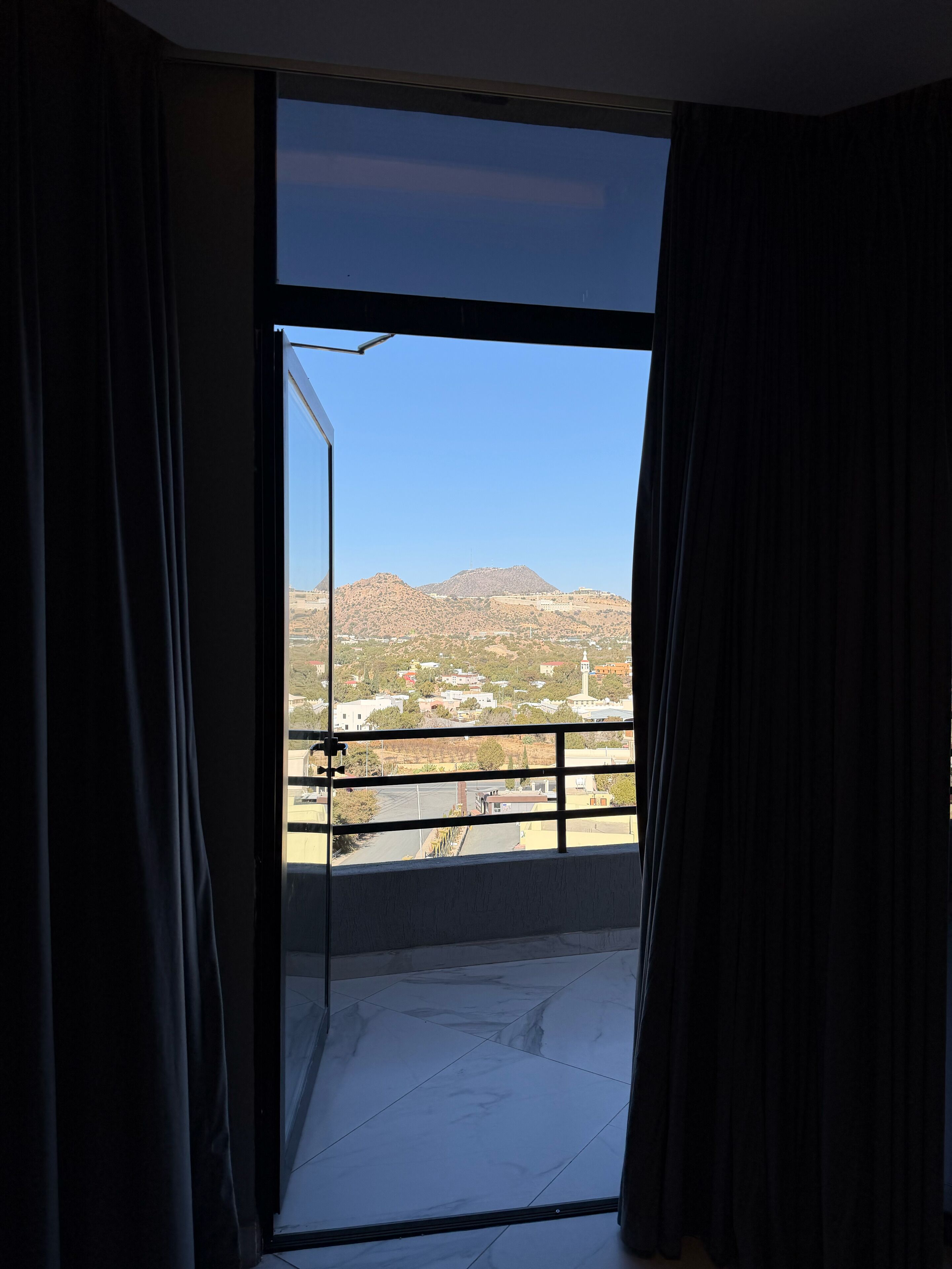 Junior villa, 1 kingsize bed, balkon, uitzicht op bergen | Uitzicht op de bergen