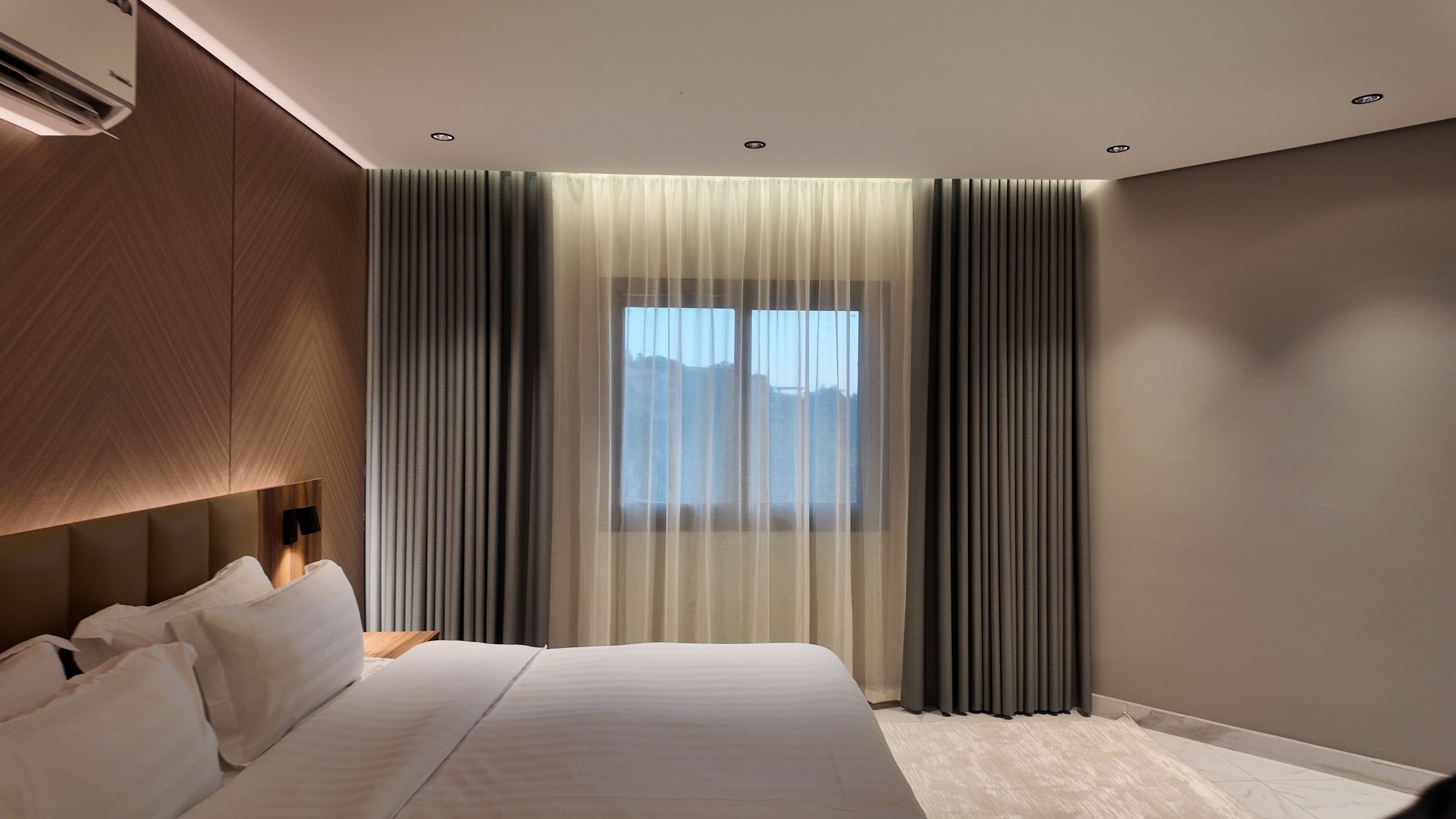 Premium bedding, in-room safe, iron/ironing board, free WiFi