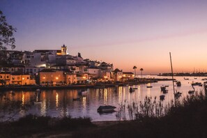 Marina - Casa Bayview Bliss - Sea Views, Pool & BBQ, Stroll to Beach and Ferragudo Village (Ferragudo)