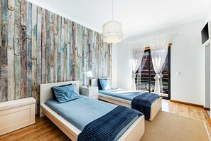 4 habitaciones, tabla de planchar con plancha, wifi y ropa de cama 