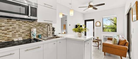 冰箱、微波炉、烤箱、炉灶