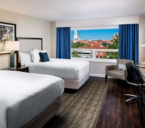 1 slaapkamer, een bureau, een strijkplank/strijkijzer, wifi