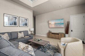 Een televisie en een kantoor