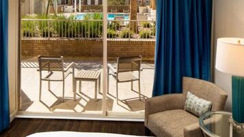 1 slaapkamer, een bureau, een strijkplank/strijkijzer, wifi