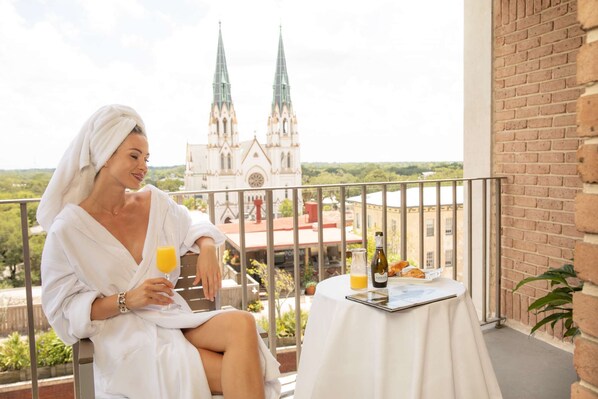 Outdoor dining - Near River Street | Rooftop Pool. Bar + Dining (Savannah)