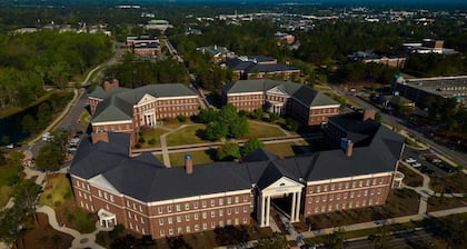 Wilmington Riverfront Stay + On-site Dining & Pool