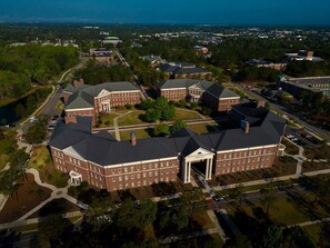 المنشأة من الخارج