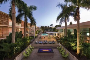 حمّام سباحة مُدفَّأ