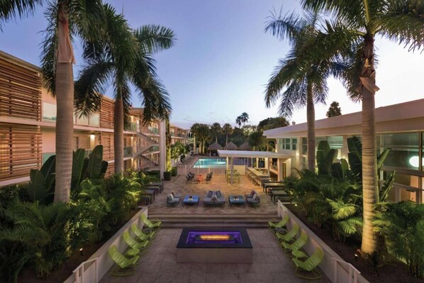 حمّام سباحة مُدفَّأ